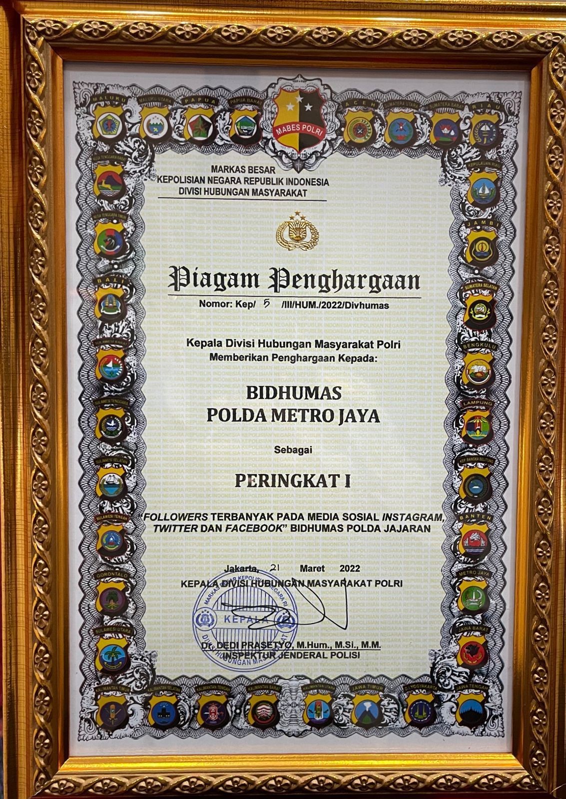 foto: Piagam Penghargaan yang diraih Bidhumas Polda Metro Jaya   
