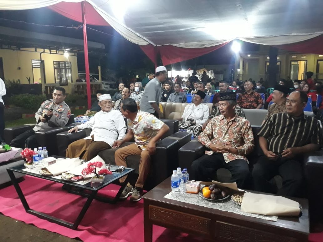 foto: Masyarakat hadiri undangan HUT Bhayangkara di polsek Balung