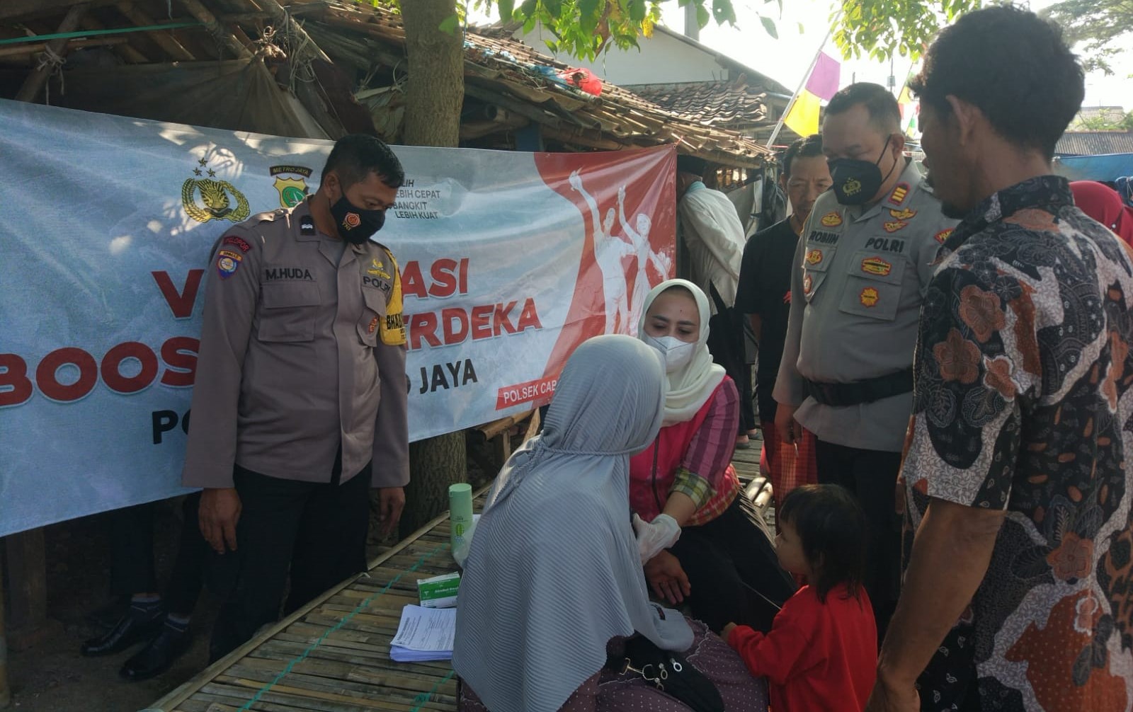 foto: Polsek Cabang Bungin pantau kegiatan vaksinasi