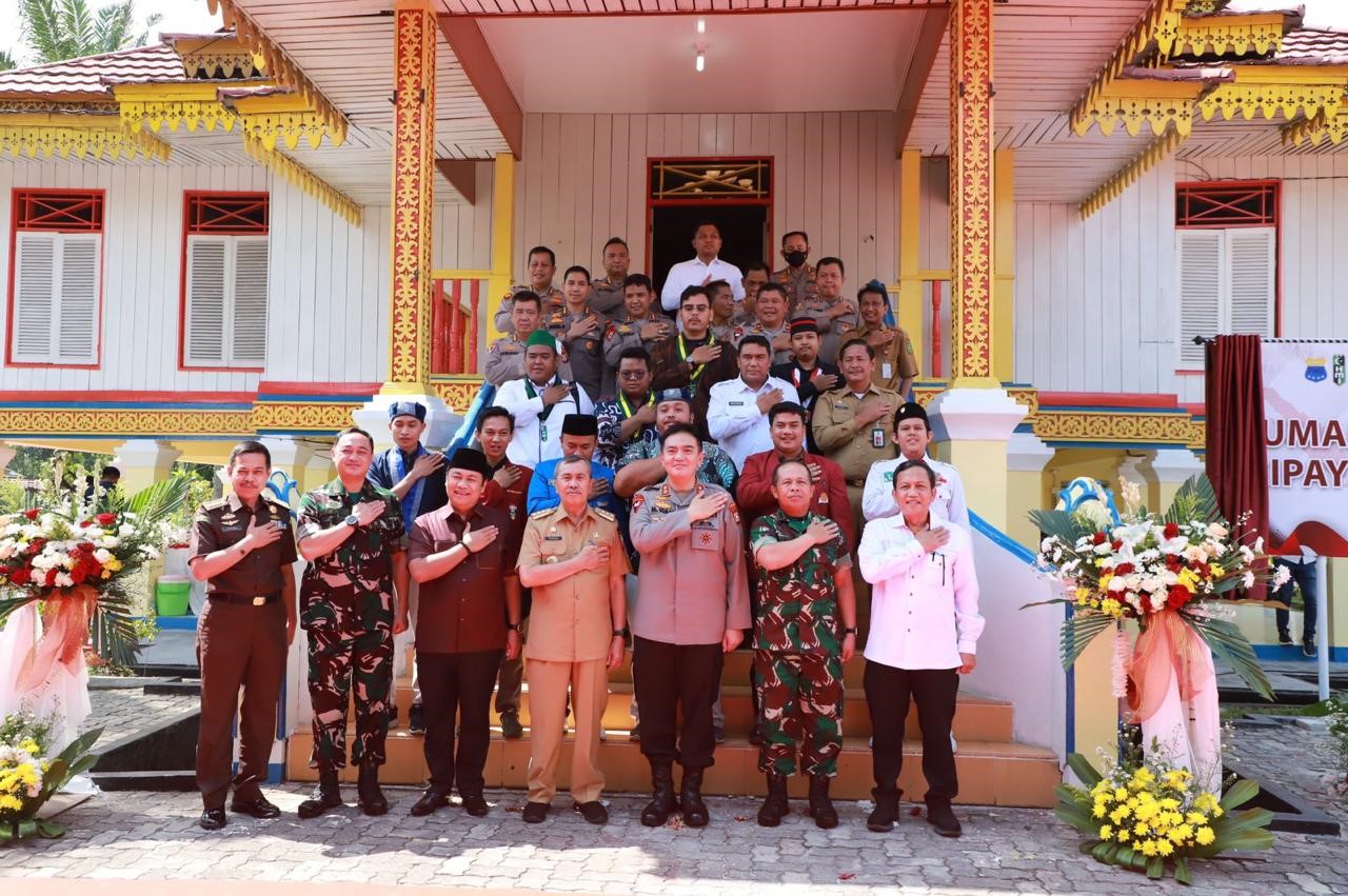 foto: Foto bersama dalam Peresmian Rumah Kebangsaan Cipayung Plus Provinsi Riau