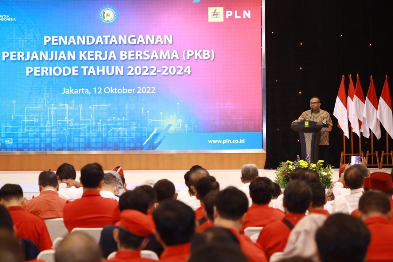 foto: Sambutan Wamenaker dalam acara Penandatanganan PKB Serikat Pekerja PLN