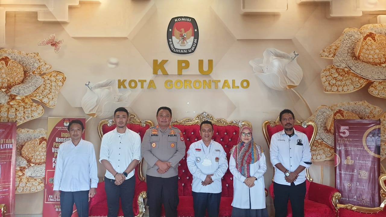 foto: Kapolresta Gorontalo Kota foto bersama dengan stakeholder KPU