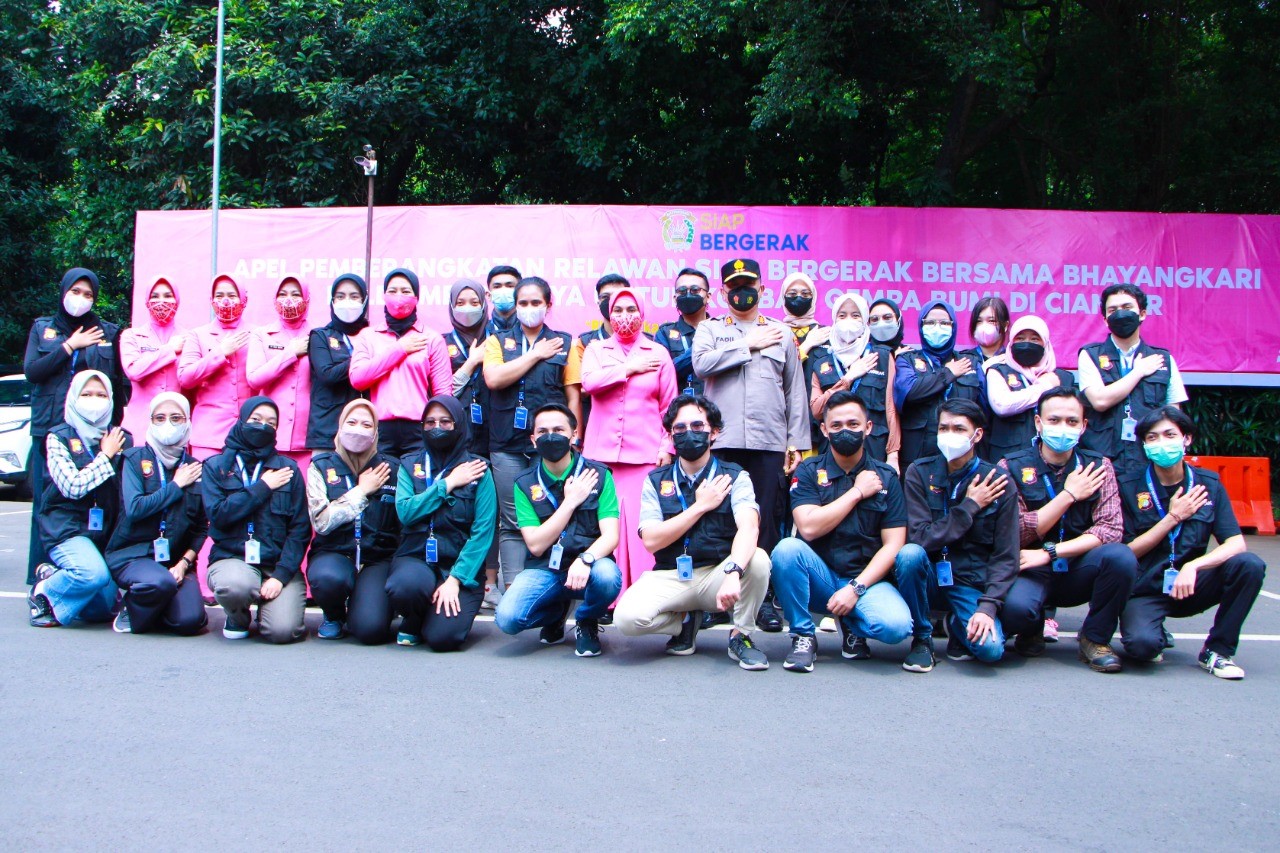 foto: Polda Metro Jaya berangkatkan tim relawan dan bansos Bhayangkari