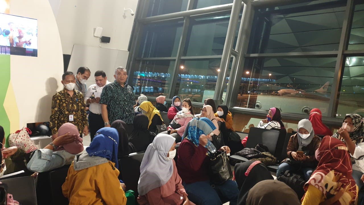foto: Wamenaker RI lakukan sidak PMI non prosedural di Bandara Soekarno Hatta