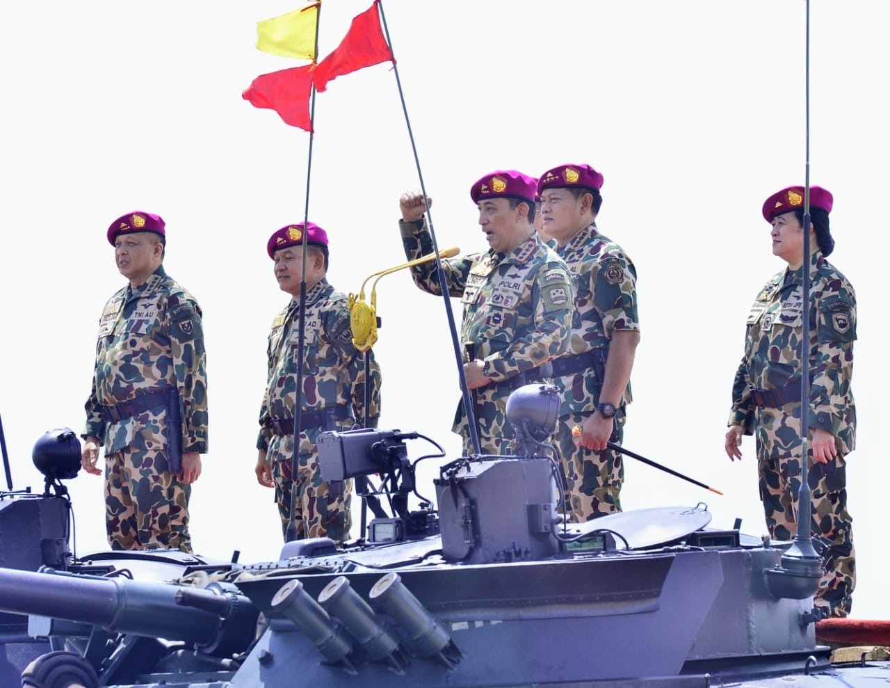 foto: Kapolri disematkan jadi warga Kehormatan Marinir