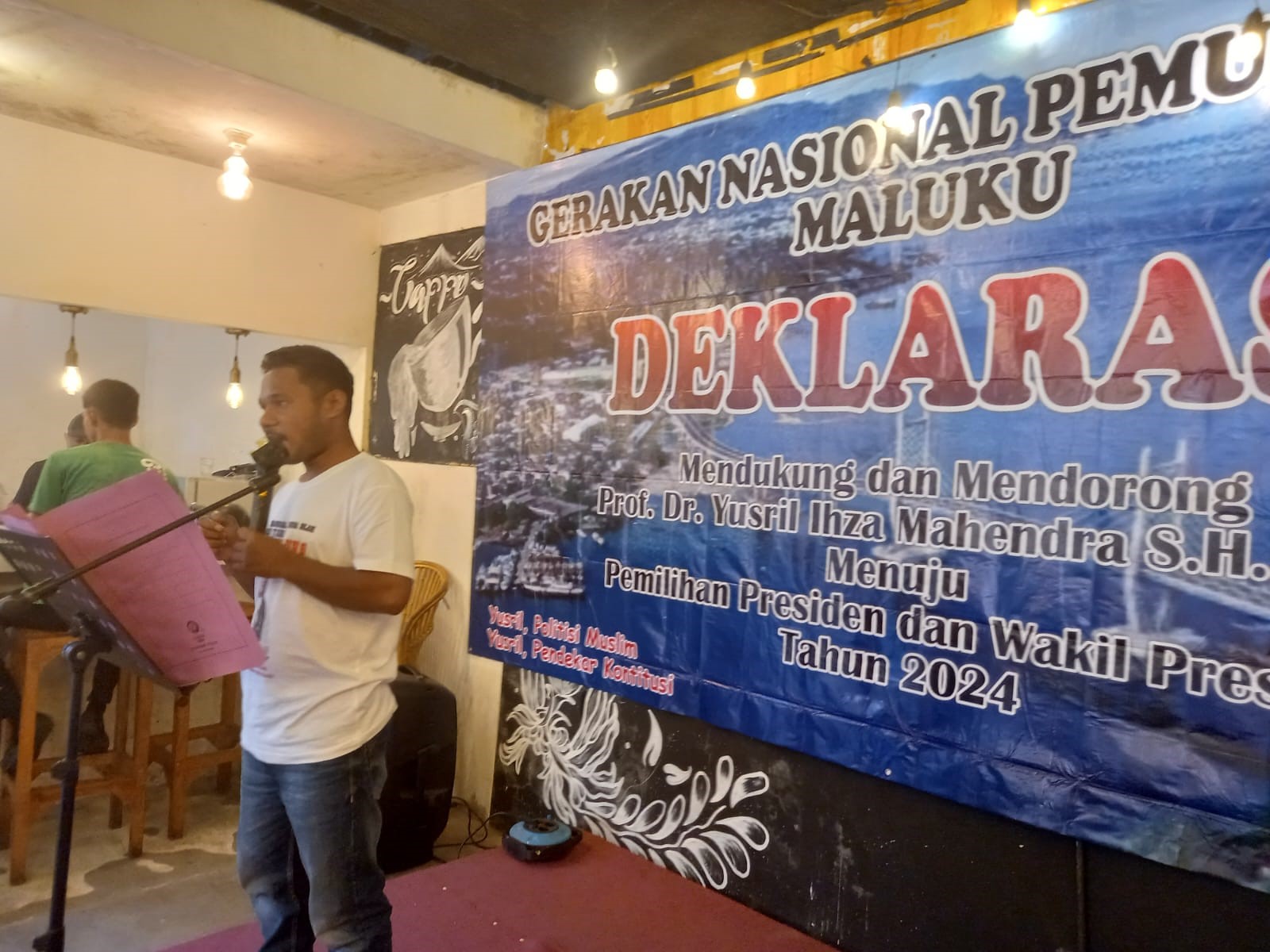 foto: Koordinator deklarasi Mustakim Rumasukun pimpin pembacaan Deklarasi