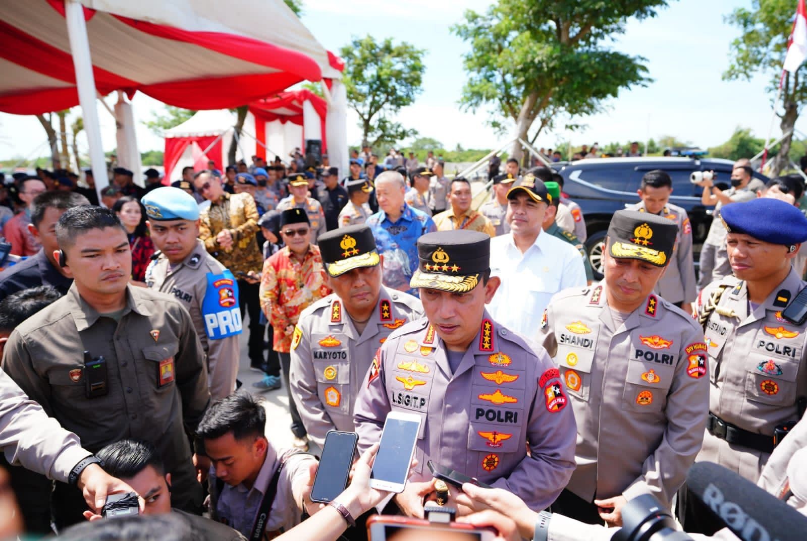foto: Kapolri Jenderal Listyo Sigit Prabowo saat di wawancara oleh wartawan