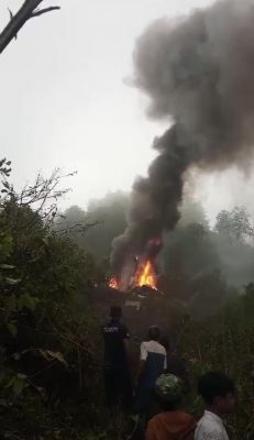 foto: helikopter berjenis Bell 412 milik TNI AD jatuh
