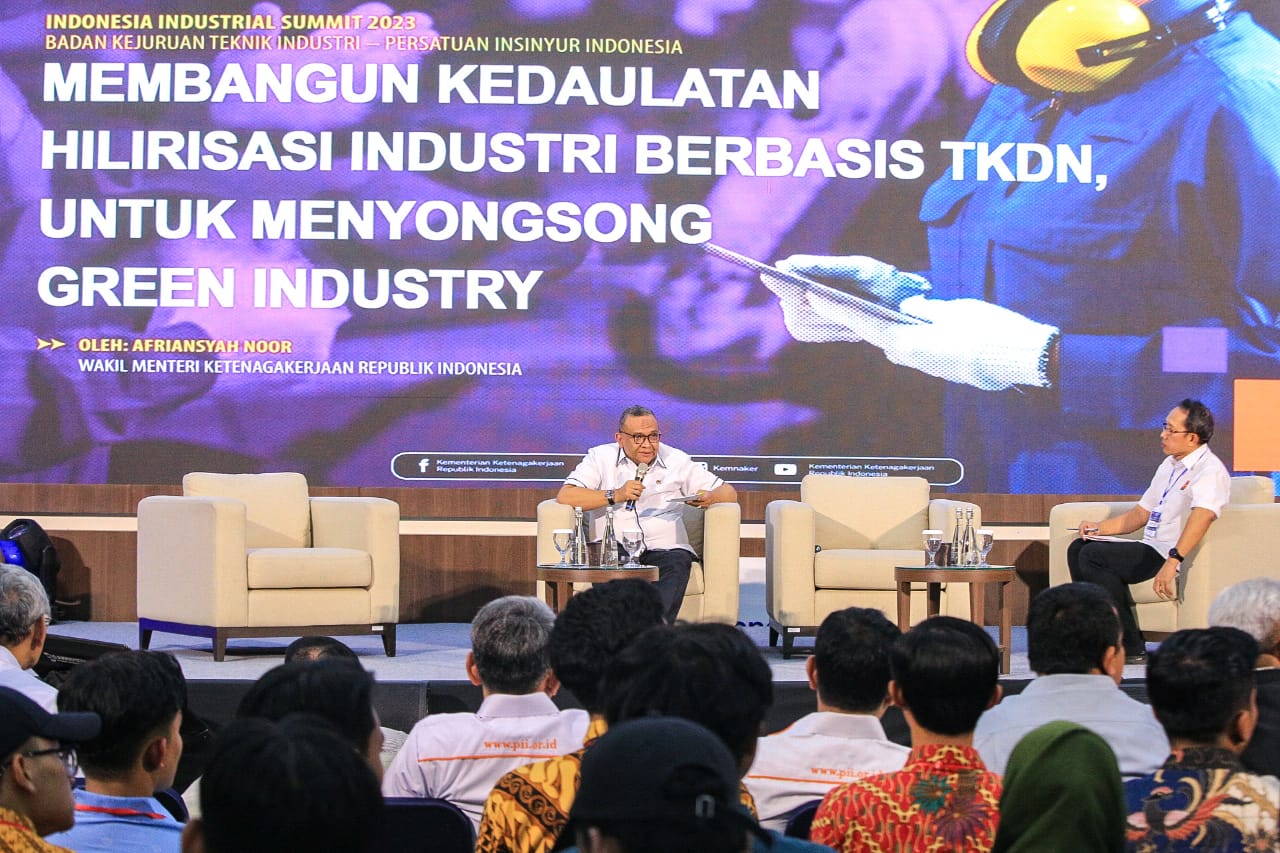 foto: Wamenaker RI menjadi narasumber di Indonesia Industrial Summit 2023