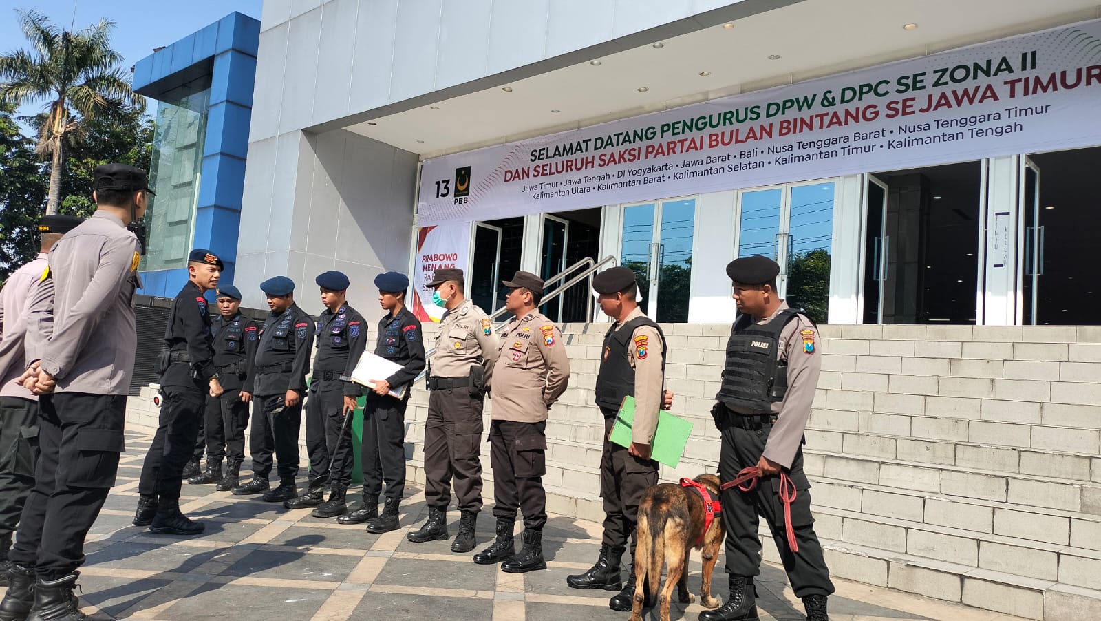 foto: Persiapan pengamanan deklarasi Prabowo di Surabaya