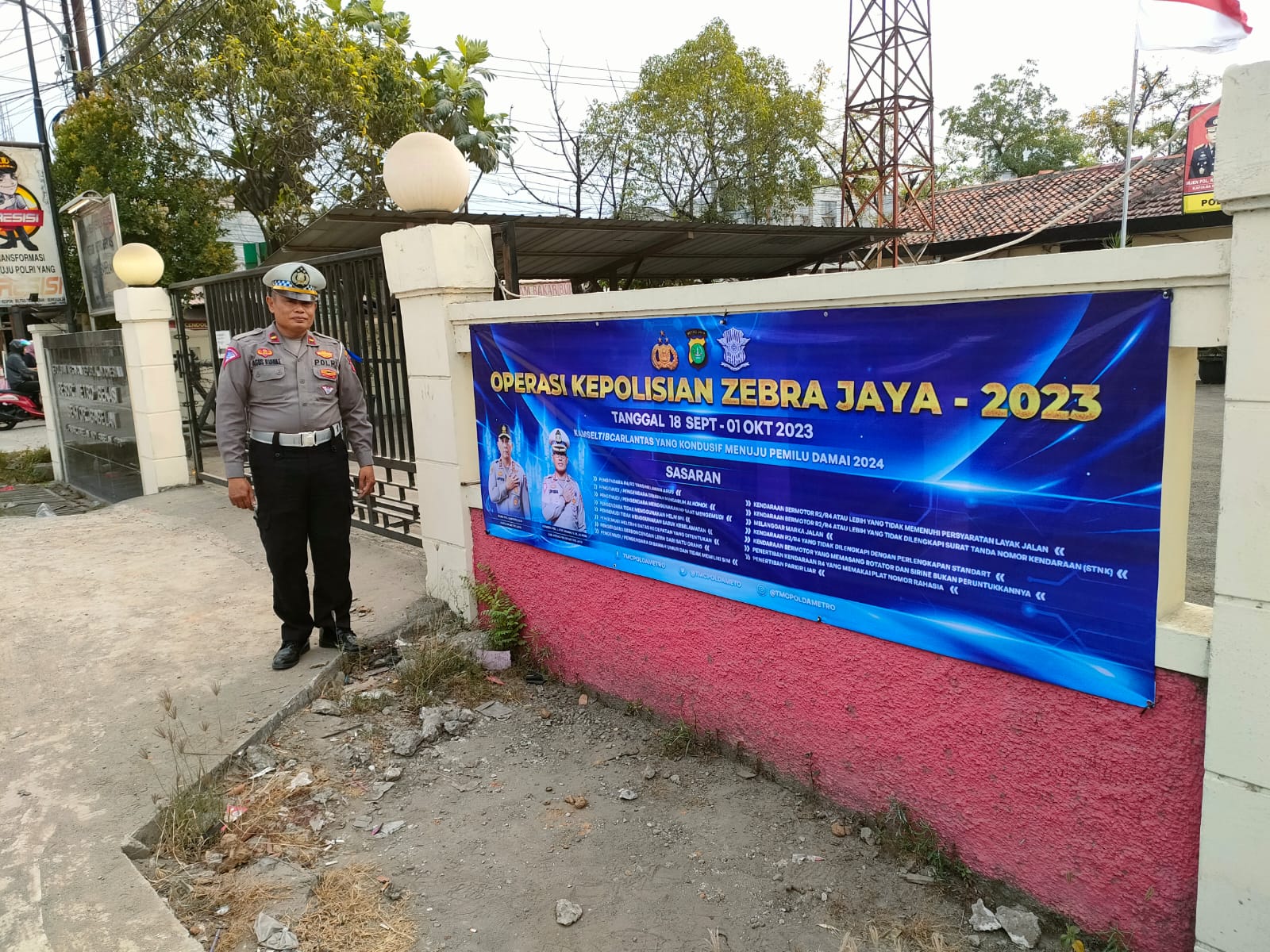 foto: Pemasangan spanduk & sosialisasi Ops Zebra Jaya 2023