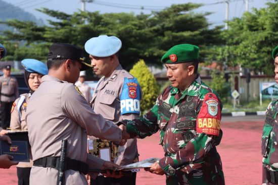 foto: Apel pemberian penghargaan kepada personel TNI Polri