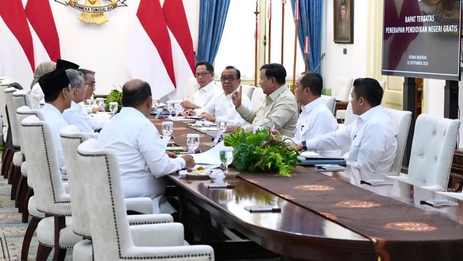 presiden-prabowo-subianto-gelar-ratas-soal-kuliah-di-ptn-bebas-biaya-ig-sekretariat-kabinet-1790177939745_169