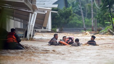 banjir-bandang-di-padang-1791635892443_169